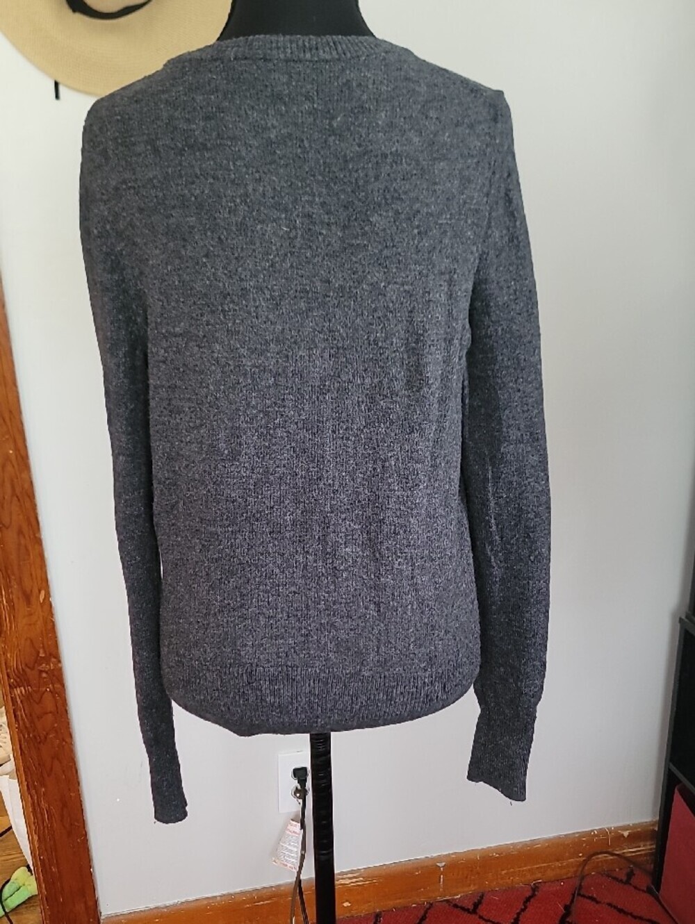 GAP Charcoal Crewneck Sweater with Multicolor Heart Stripes size small - Picture 8 of 9